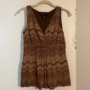 Pretty sleeveless v-neck